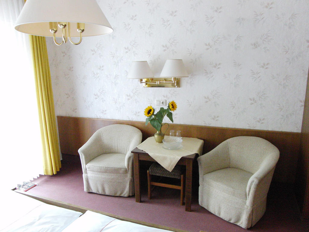 Hotel Olympia Bad Orb Room photo
