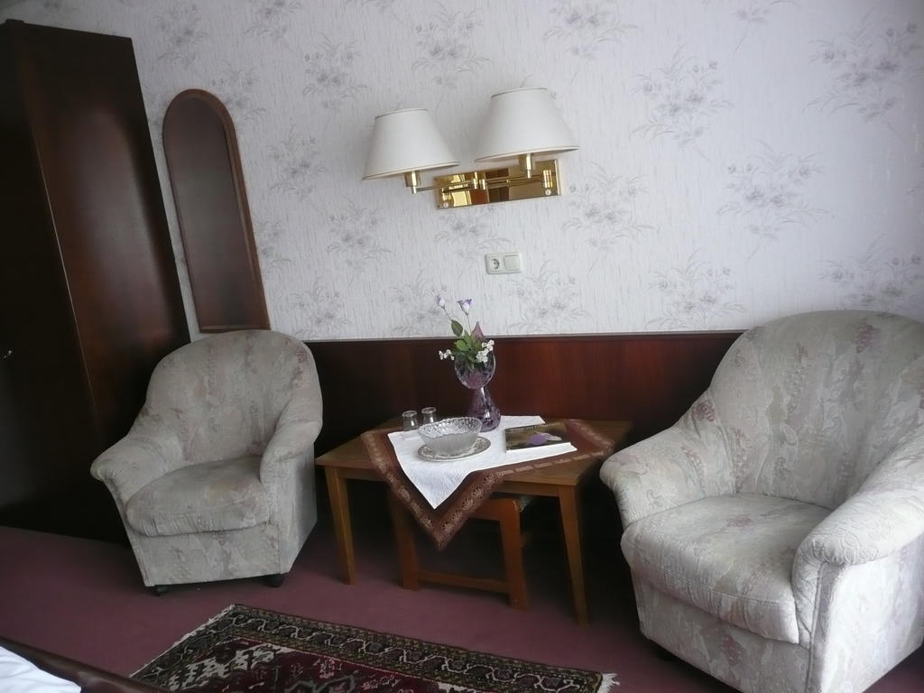 Hotel Olympia Bad Orb Room photo